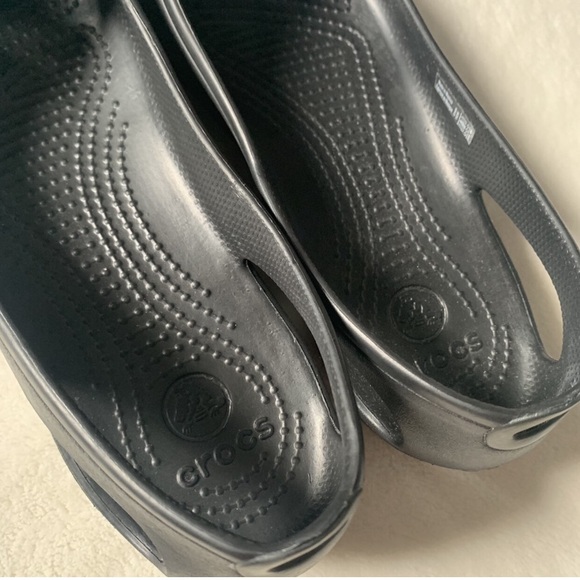 Crocs Women's Black Flats Size 7 - Picture 4 of 9